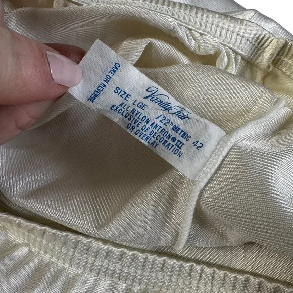 Vintage Vanity Fair Half Slip Large Cream Nylon Lace Trim 22" Made in USA - Picture 6 of 9